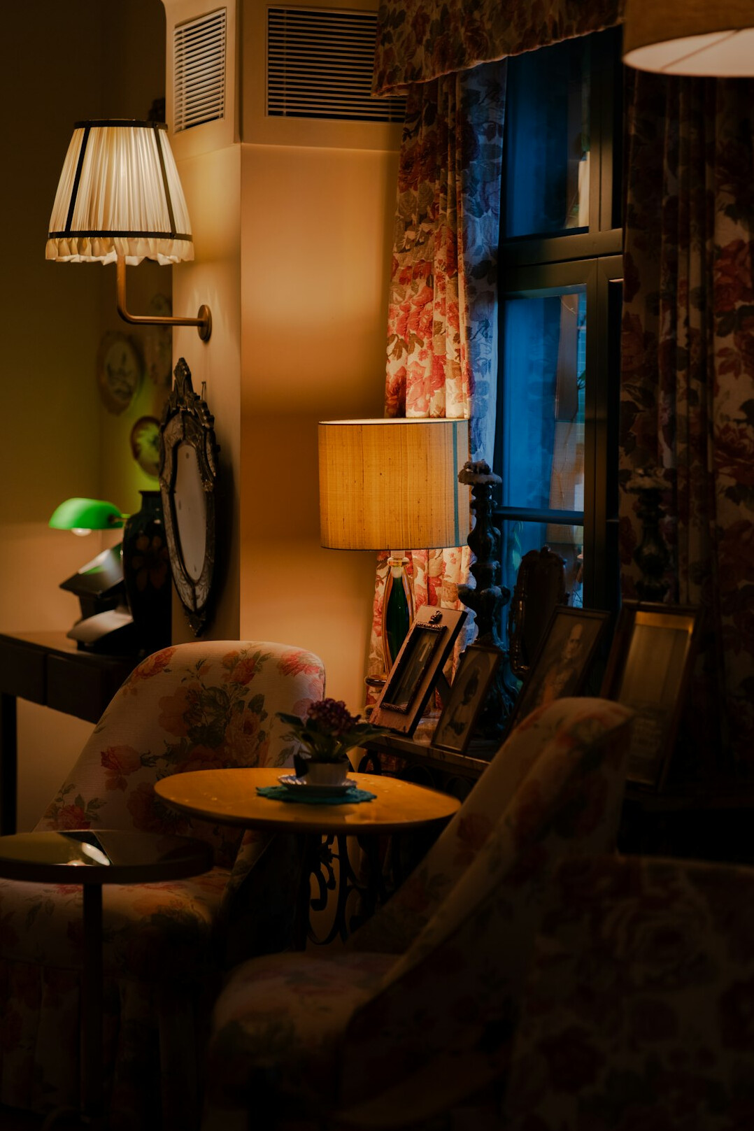 Discreet lounge corner with armchairs and soft light